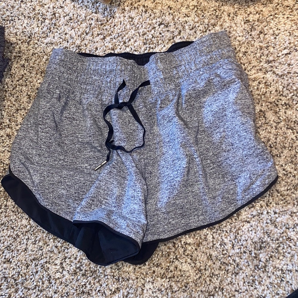 REVERSIBLE SIZE 2 lulu shorts